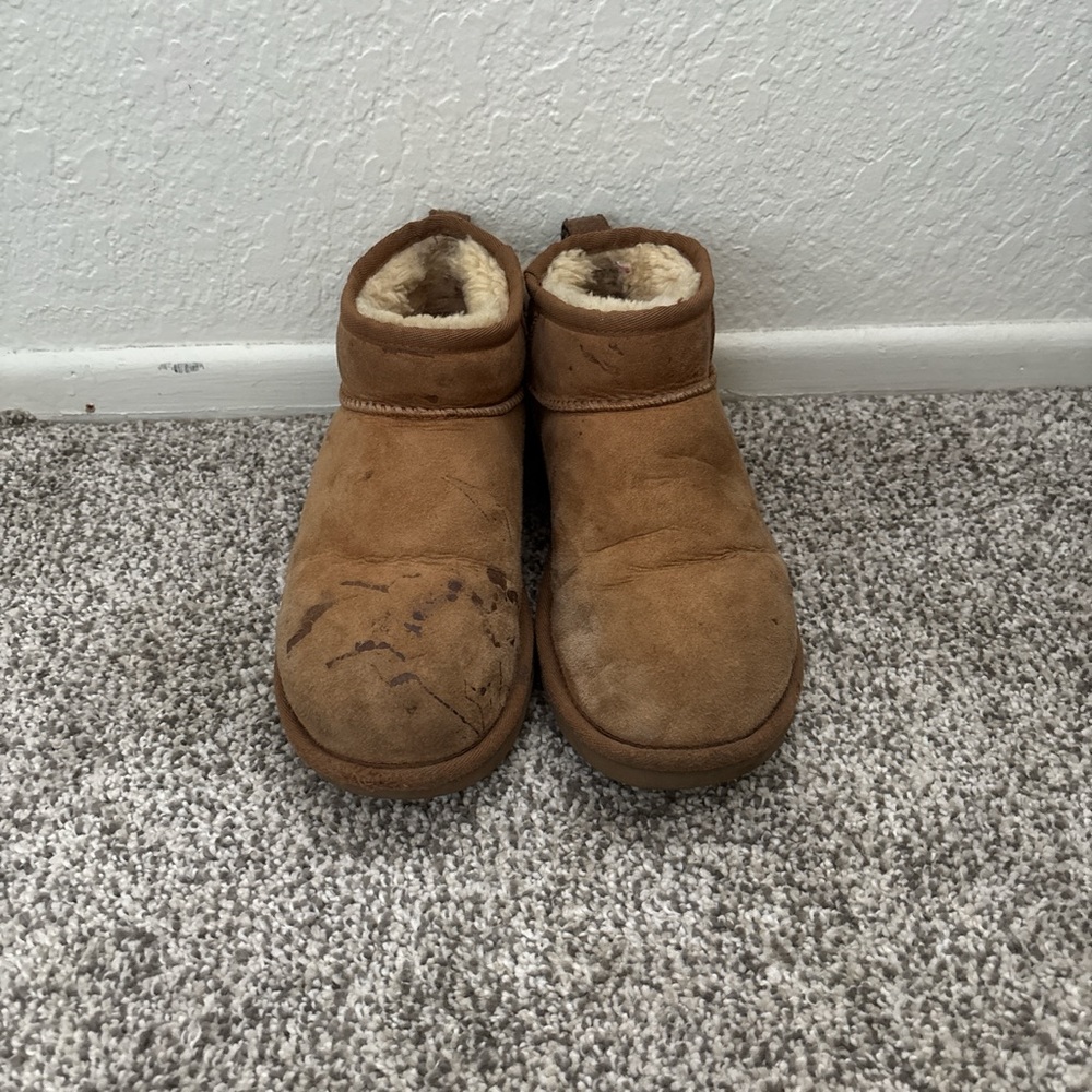 Brown UGG ultra mini (small rip on back of right shoe)